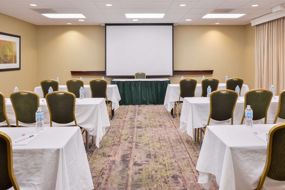 Homewood Suites by Hilton Fresno - photo 49