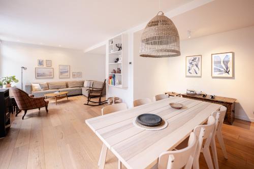 Beautiful Beach Holiday Home with Sauna and Garden — 4-Star Luxury Hotel in Wijk Aan Zee, Netherlands