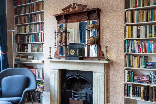 Ultra Central London Modern Flat in Leafy Street — 4-Star Luxury Hotel in London, United Kingdom