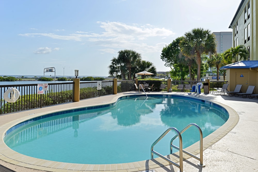 Holiday Inn Express Hotel & Suites Tampa Rocky Point Island by IHG - photo 16