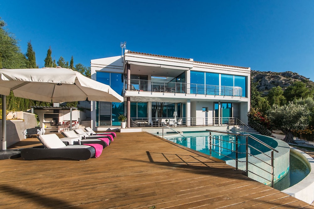 Villa Cielo Bonaire — 4-Star Luxury Hotel in Alcudia, Spain