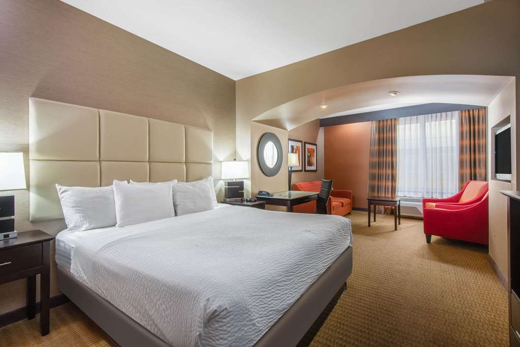 La Quinta Inn & Suites by Wyndham Harrisburg Hershey - photo 24