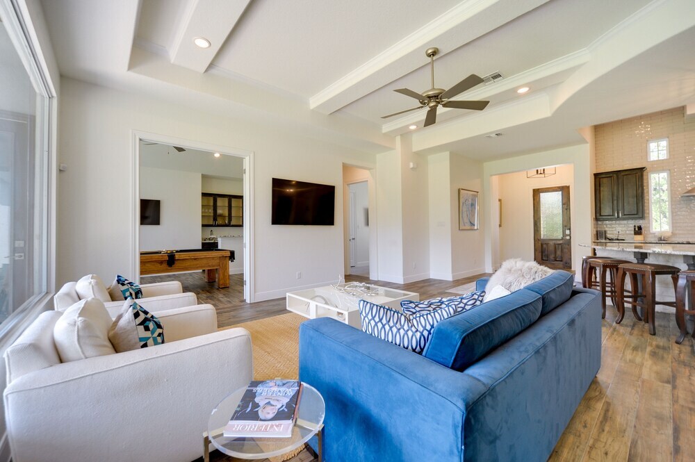 Cascada at Canyon Lake about 1 Mi to Wedding Venues in Canyon Lake, United States