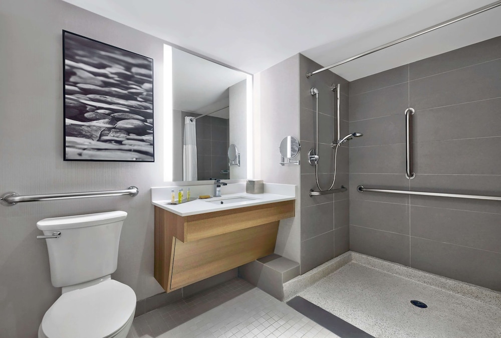 DoubleTree by Hilton Davenport - photo 42
