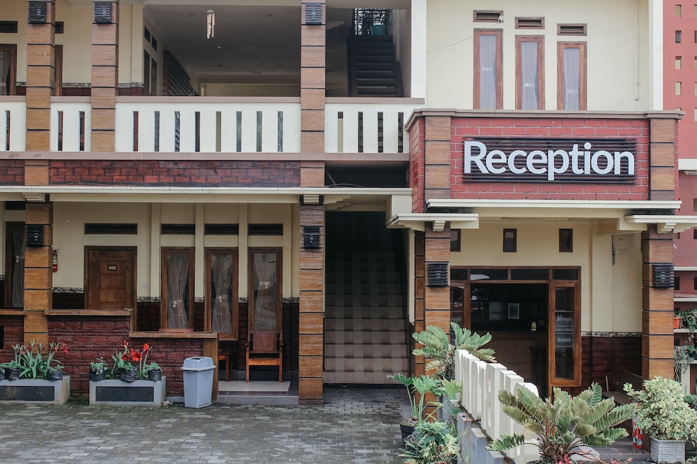 Sm Bromo Hotel by OYO Rooms in Probolinggo, Indonesia