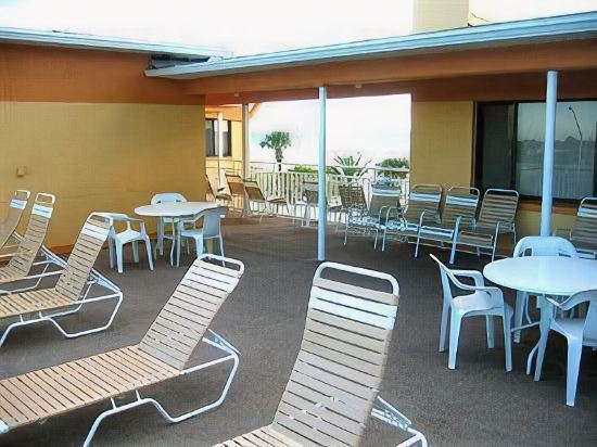 Page Terrace Beachfront Hotel - photo 18