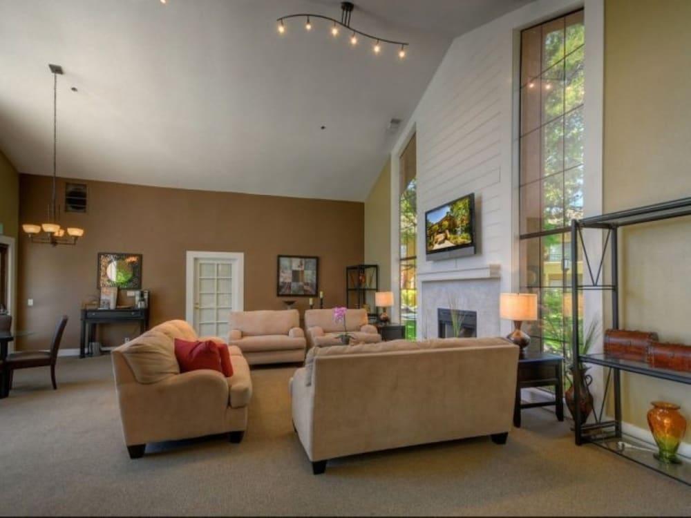 Global Luxury Suites near Canyon Lakes - photo 10