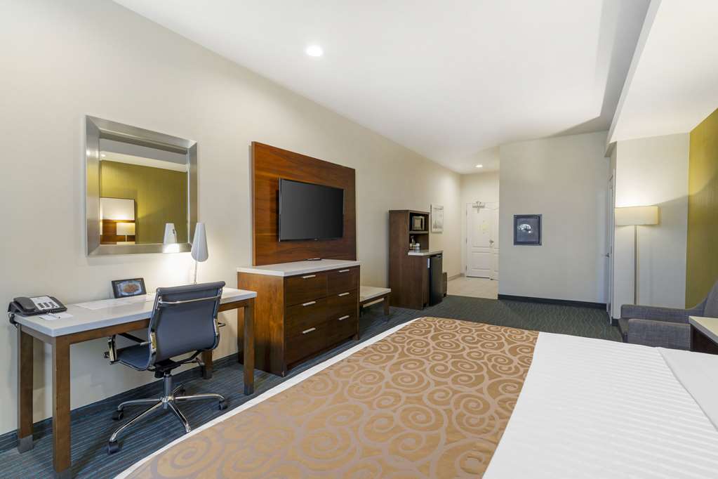 Best Western Plus Gardena Inn & Suites - photo 26