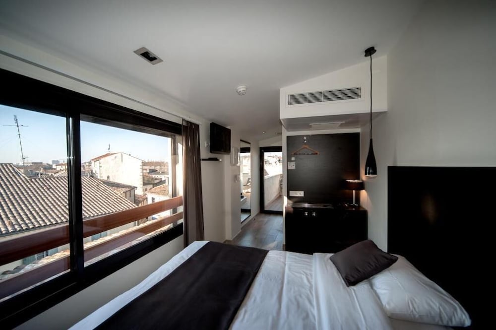 Central Hotel — hotel in Nimes