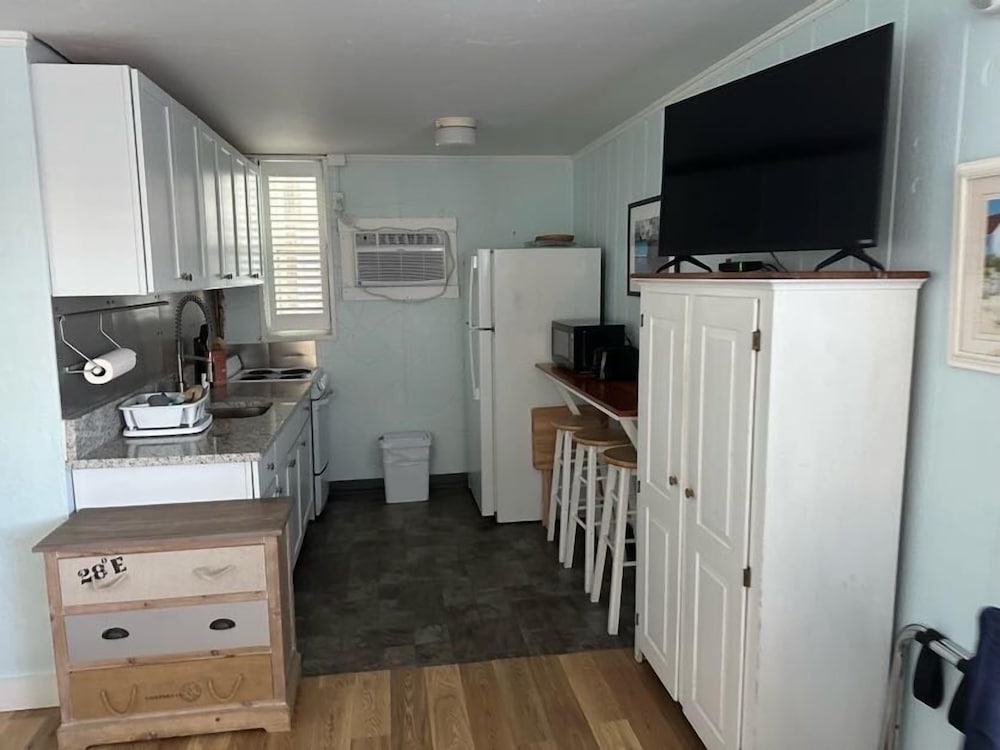 Vineyard Harbor Motel Private Beach - photo 129