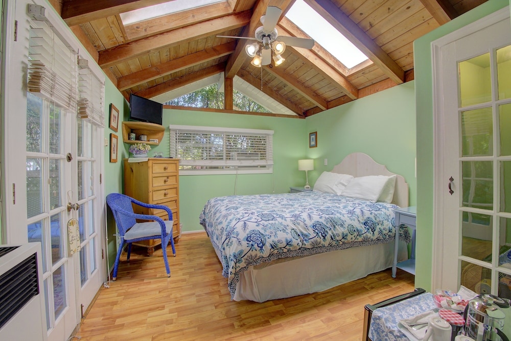 Secret Garden Inn and Cottages - photo 54