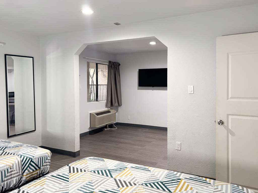 OYO Hotel Irving DFW Airport North - photo 4