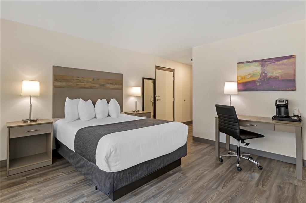 Best Western Plus Waterloo & Cedar Falls - photo 20