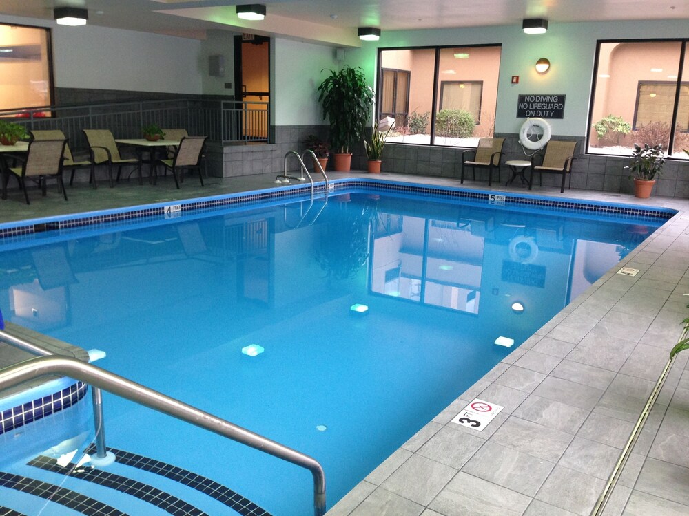 Hampton Inn Altoona - photo 23