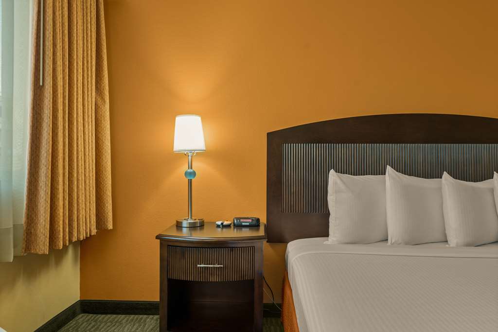 Airport Honolulu Hotel Trademark Collection by Wyndham - photo 37