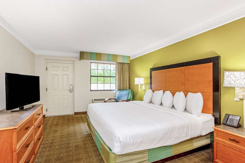 La Quinta Inn by Wyndham Orlando Airport West - photo 15