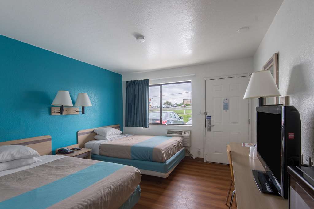 Motel 6 Kansas City MO Airport - photo 20