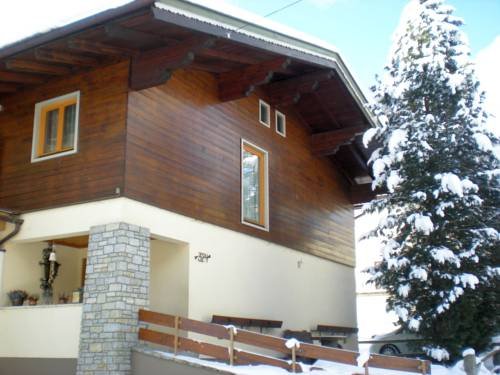 Haus Schwaighofer — 4-Star Luxury Hotel in Neukirchen Am Grossvenediger, Austria