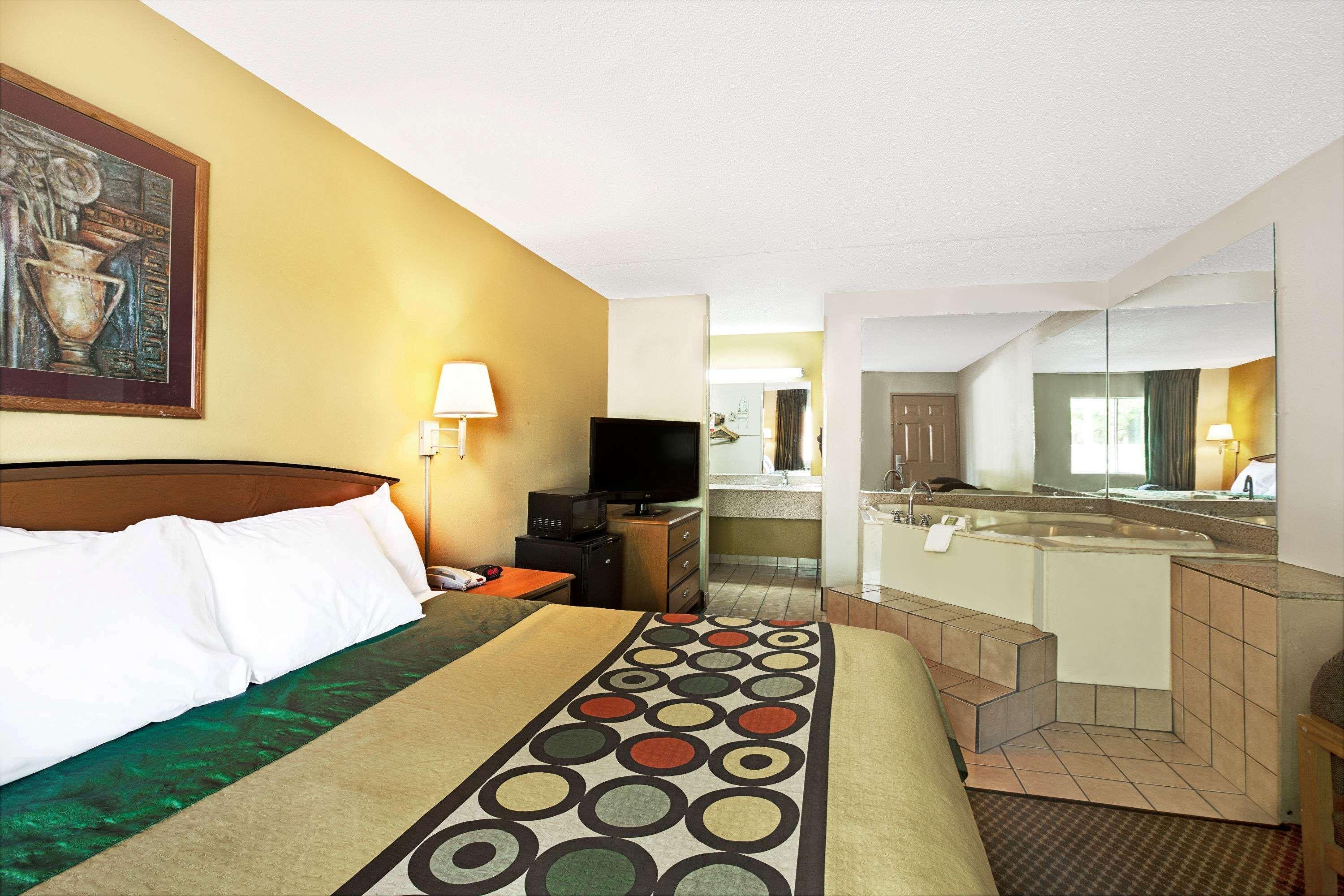 Super 8 by Wyndham Charlotte Downtown Area - photo 6