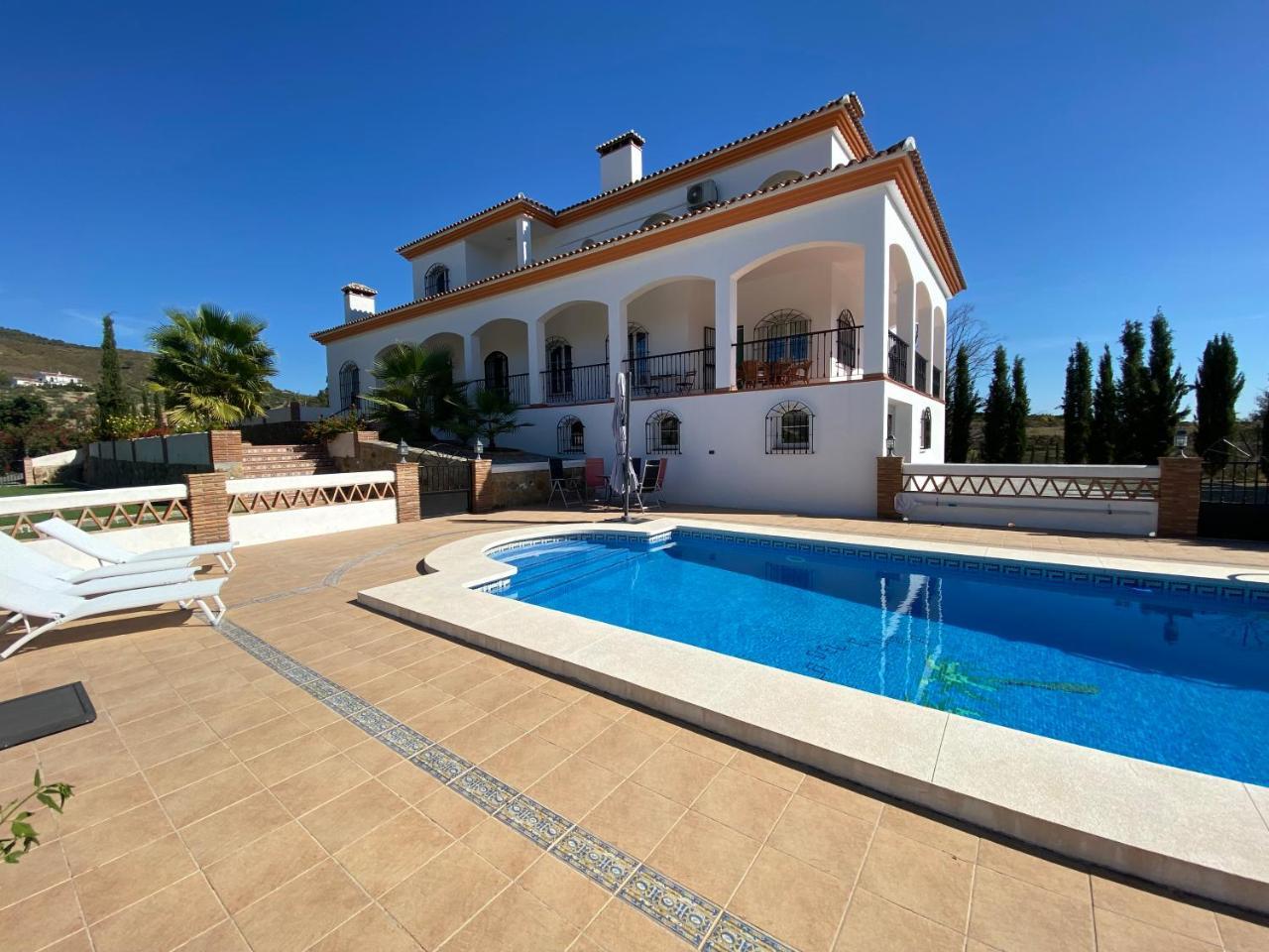 Spacious Villa with Exceptional Views in Malaga — 4-Star Luxury Hotel in Casarabonela, Spain