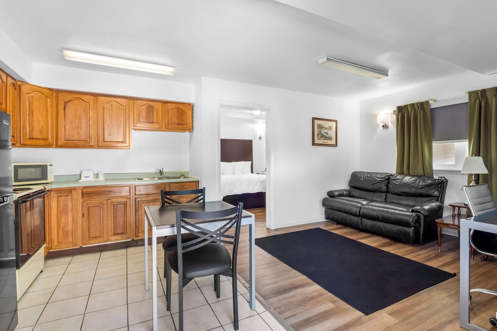 Americas Best Value Inn Jonesville Hillsdale - photo 23