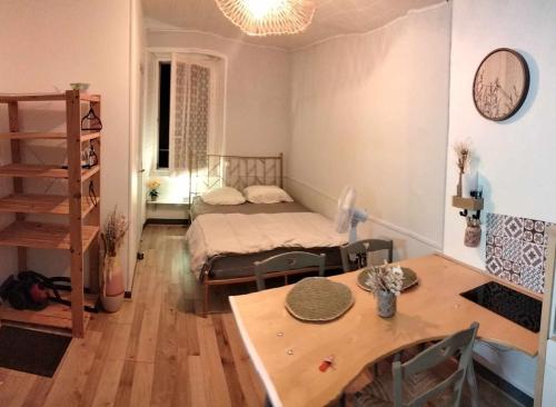 Le Nid Douillet Champetre Linge Fourni in La Bourboule, France