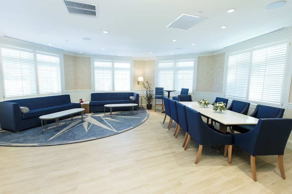 Madison Beach Hotel - photo 31