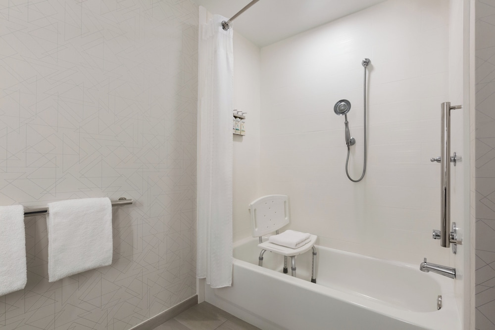 Holiday Inn Express and Suites Tuscaloosa University an IHG Hotel - photo 21