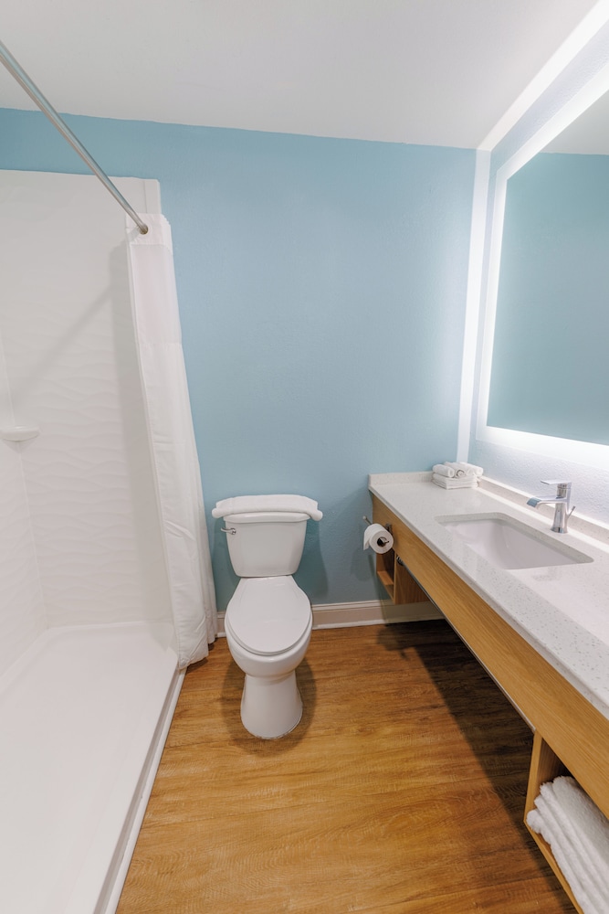 Dunes Inn & Suites - photo 18