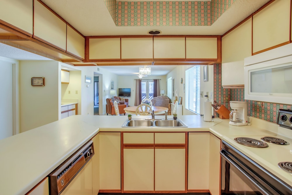 3 Blocks To Ocean Resort Condo in Myrtle Beach - photo 8