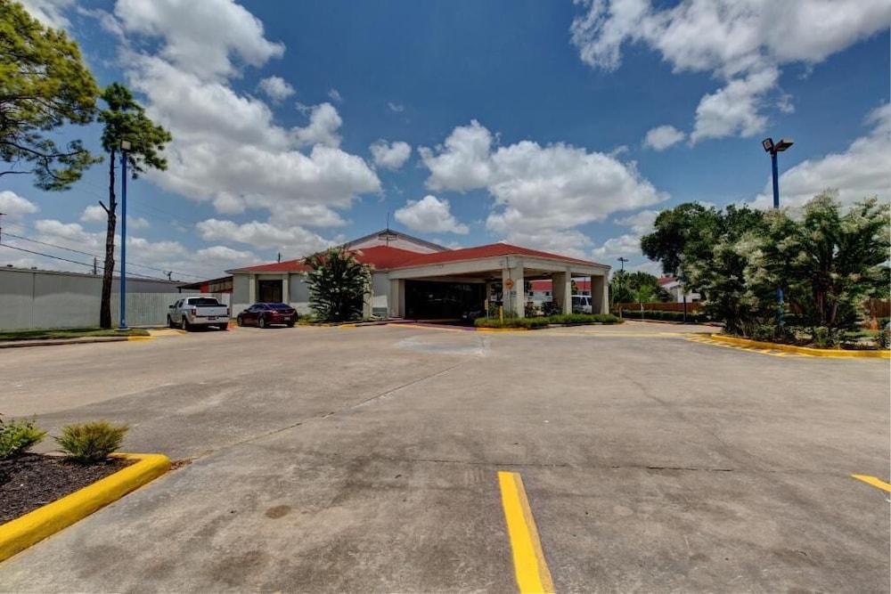 Executive Inn & Suites Hobby - photo 26