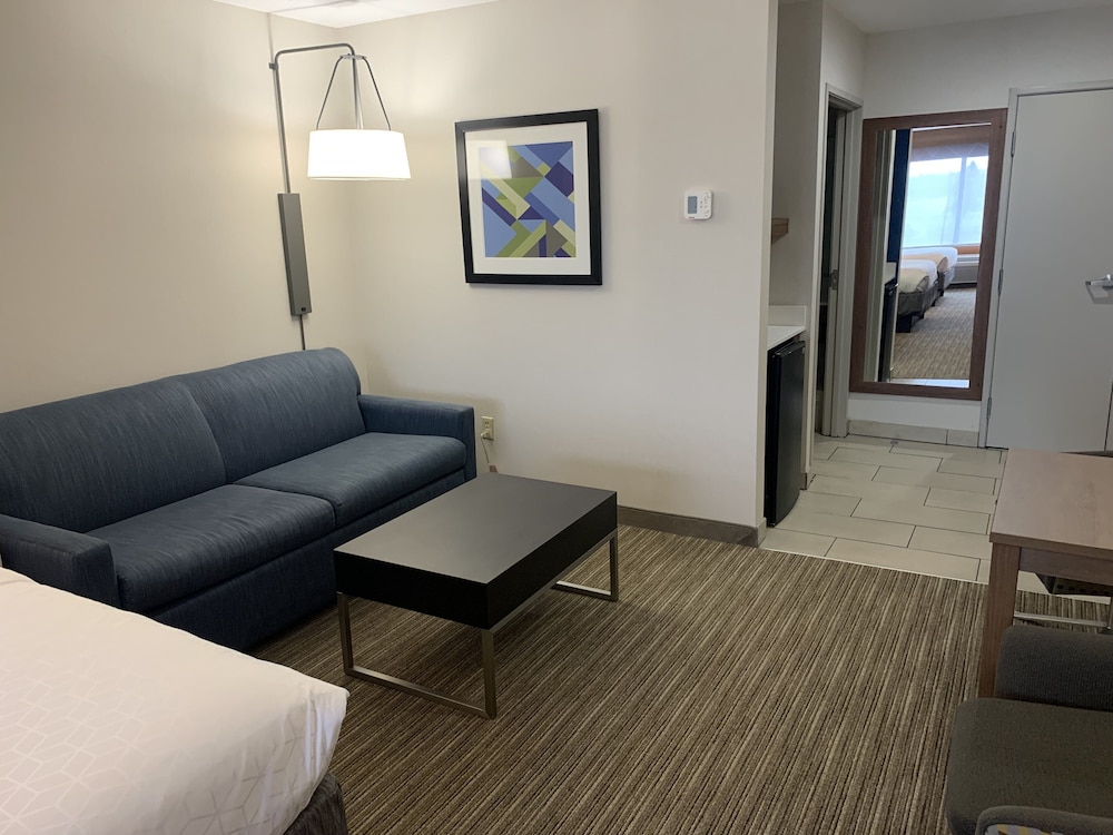 Holiday Inn Express Hotel & Suites Franklin Oil City by IHG - photo 12