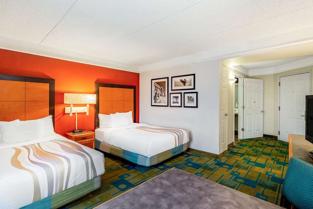 La Quinta Inn & Suites by Wyndham Fremont Silicon Valley - photo 15