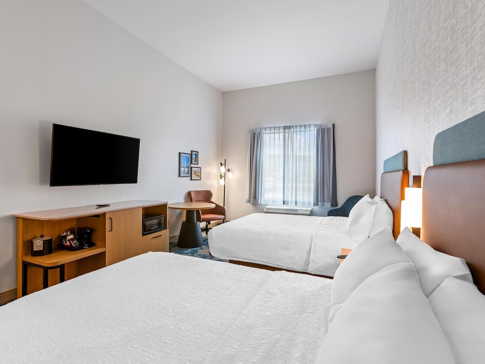 Hampton Inn by Hilton St Ignace Lakefront Mackinac - photo 9