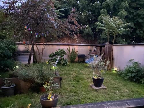 Superbe 3 Piece Jardin — hotel in Les Lilas