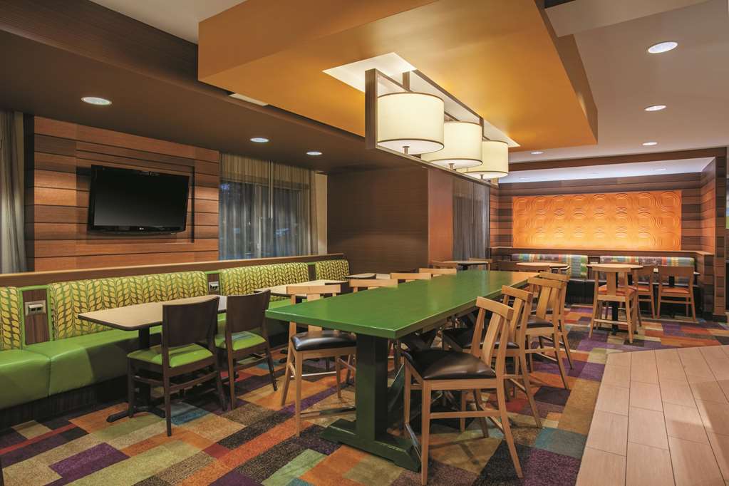 La Quinta Inn & Suites by Wyndham Manassas Battlefield - photo 42