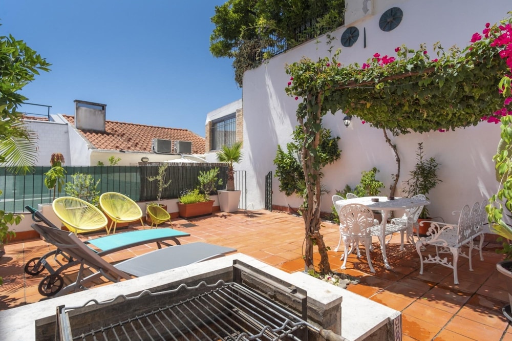 LVPremier Bica BI1 terrace garden AC views BBQ