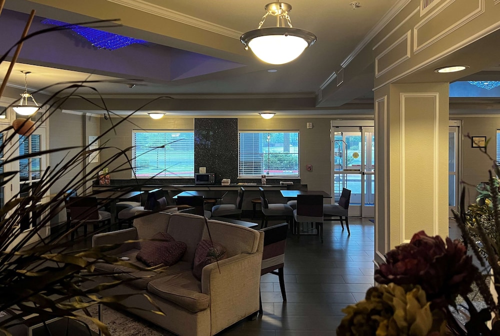 Baymont by Wyndham College Station - carbon neutral hotel in College Station