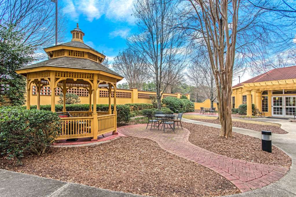La Quinta Inn & Suites by Wyndham Birmingham Homewood - photo 36