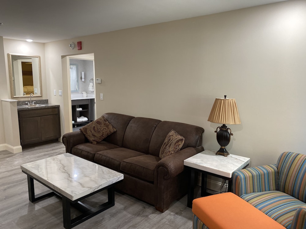 Clayton Plaza Hotel & Extended Stay - photo 15