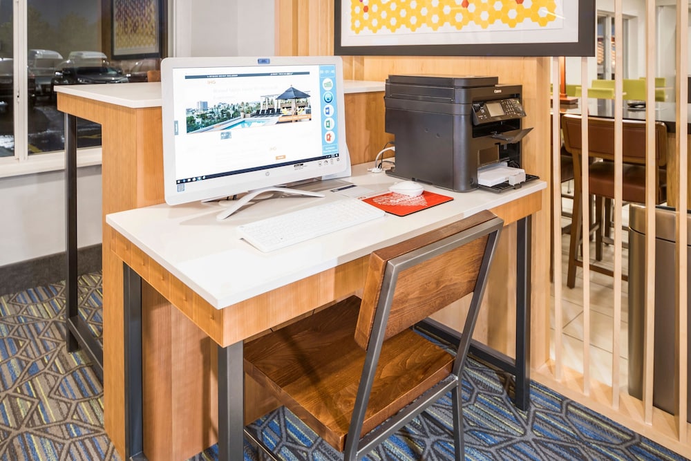Holiday Inn Express Chicago NW Vernon Hills by IHG - photo 19