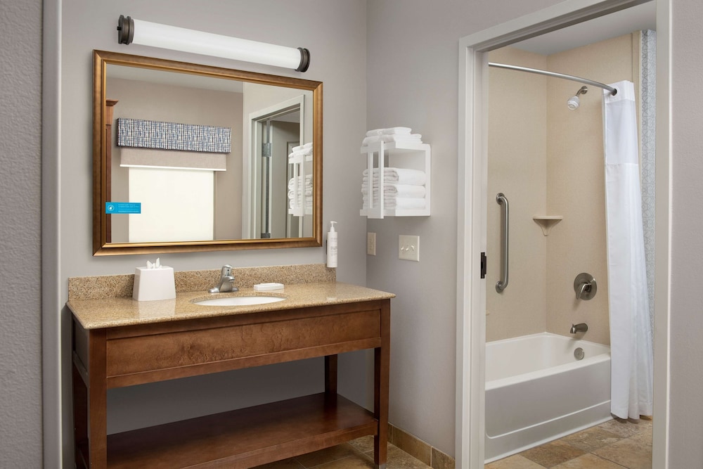 Hampton Inn & Suites Holly Springs - photo 22