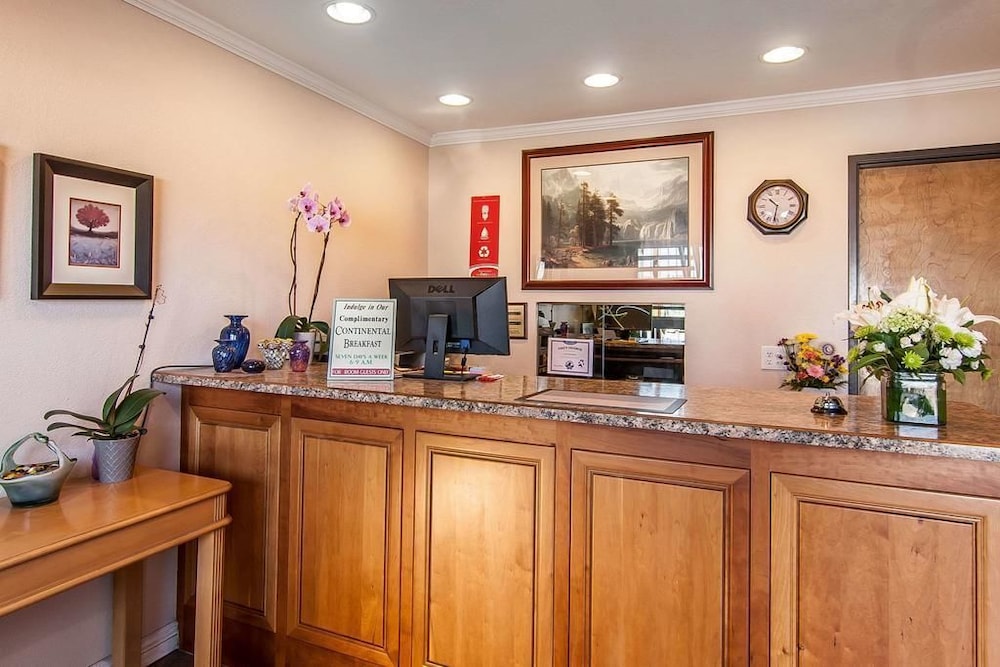 Ashland Valley Inn - photo 2