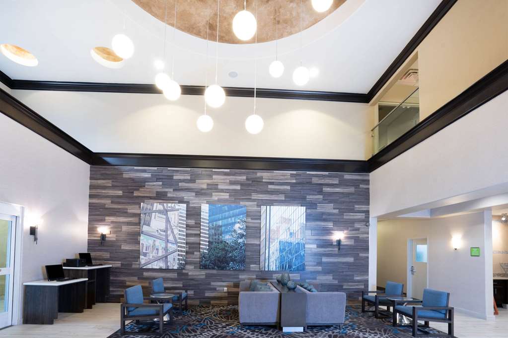 La Quinta Inn & Suites by Wyndham Houston Energy Corridor - photo 4
