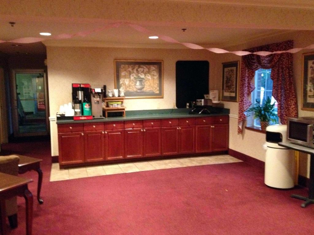Country Hearth Inn & Suites Willard - photo 11