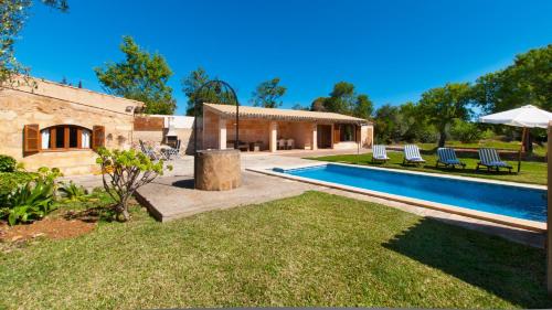 Villa Els Olivers Olivers Petits — 4-Star Luxury Hotel in Alcudia, Spain