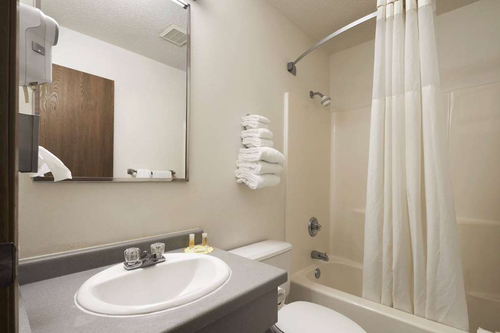 Days Inn by Wyndham Willmar - photo 4