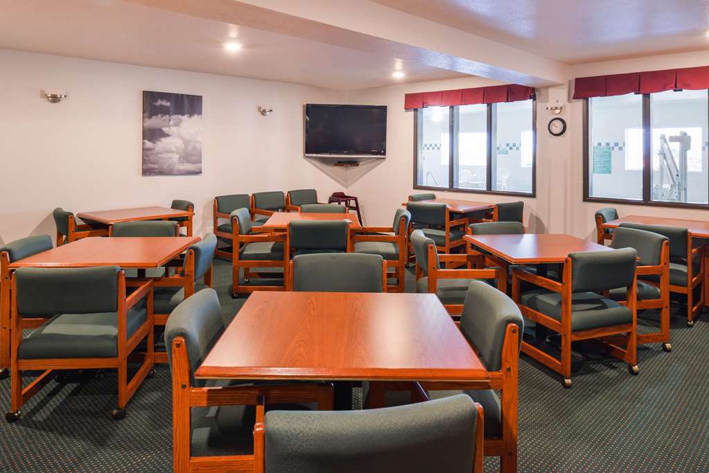 Travelodge Suites by Wyndham Newberg - photo 47