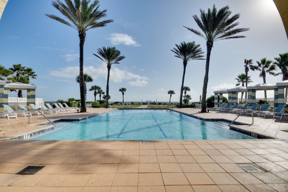 Spacious Palm Coast Condo Balcony Beach Access — 4-Star Luxury Hotel in Palm Coast, United States