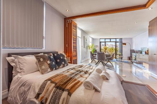 Modern Beachfront Studio 133 Eden on the Bay